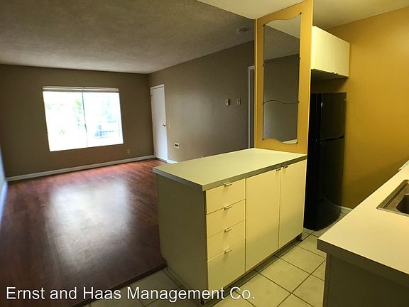 4th image of 225 W 6th St APT 306