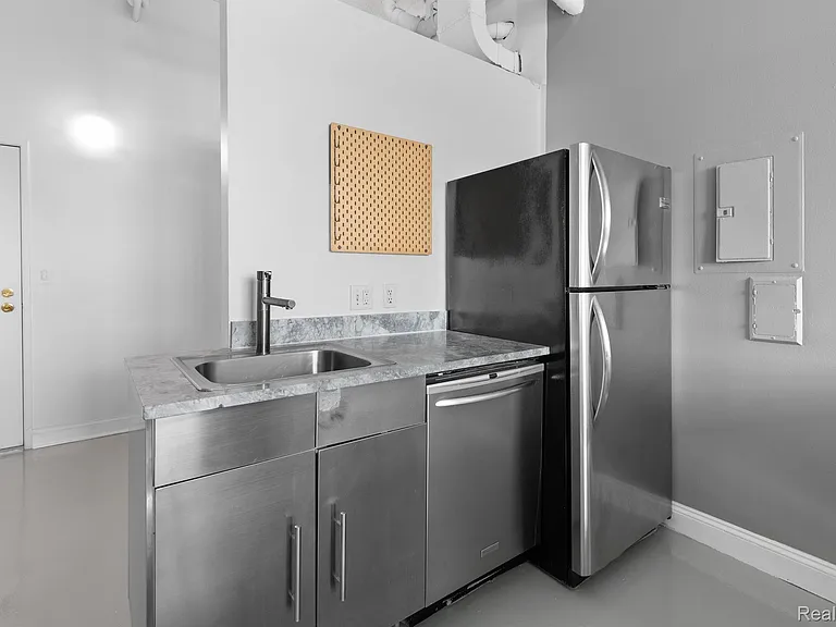 6533 E Jefferson Ave #704 — Photo 6