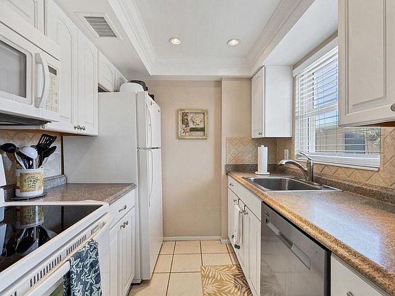 4th image of 1255 Tarpon Center Dr APT 212