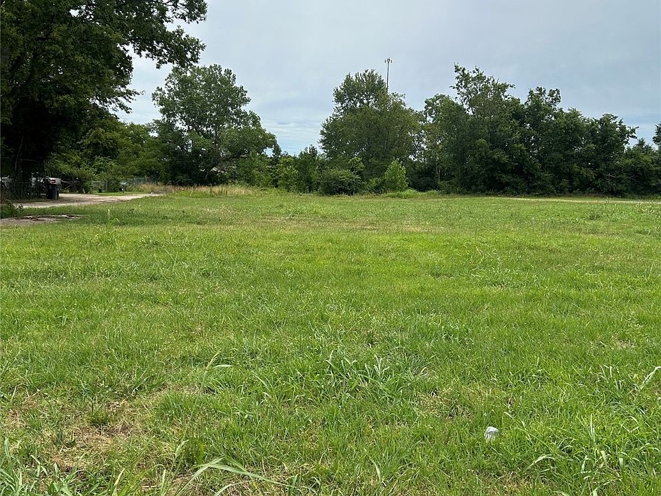 2nd image of N Lewis Ave