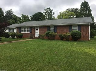 1401 Capri Rd, Winston Salem, NC 27103