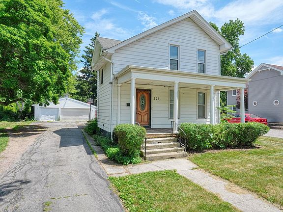 3rd image of 225 Seeley St