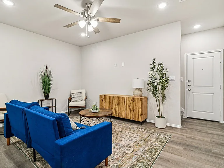 8911 FM 1560 N — Photo 11
