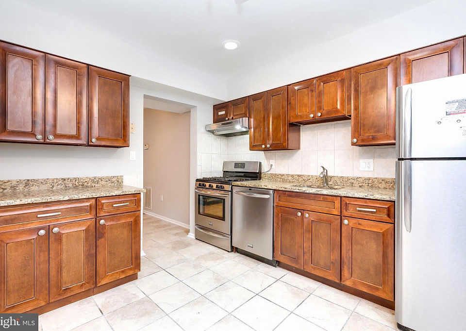 1st image of 2062 Mayflower Dr