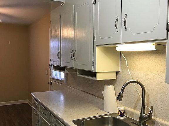 Unit B - Kitchen