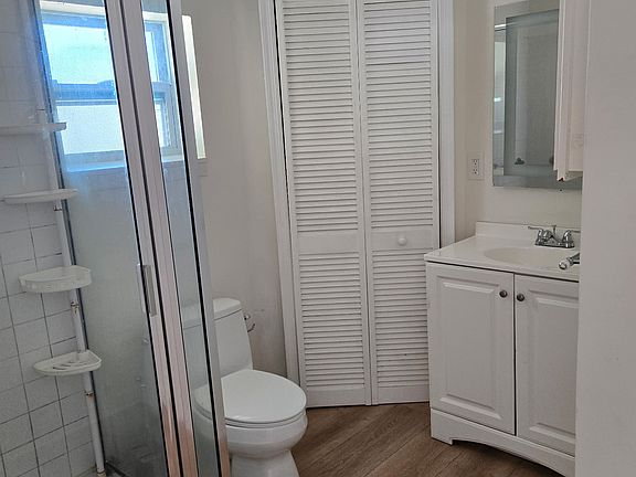 4th image of 915 SE 3rd St #3