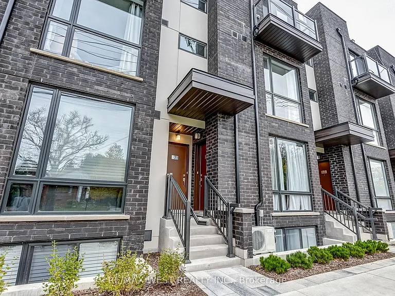 24 Fieldway Rd #Townhouse 7 — Photo 3
