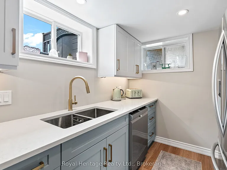 19 Kawartha Dr #LOWER — Photo 5