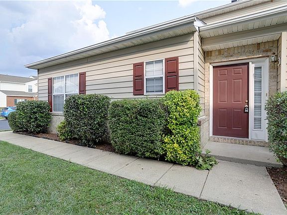 3rd image of 247 Belmont Cir