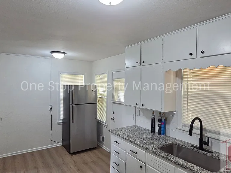 2111 N 49th St — Photo 8