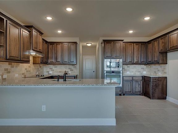 4th image of 132 Red Pine Dr