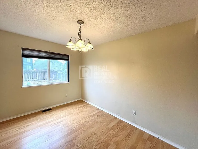 1067 Clogger Ln — Photo 5