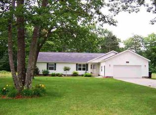 7622 Tipperary Rd, Gladstone, MI 49837