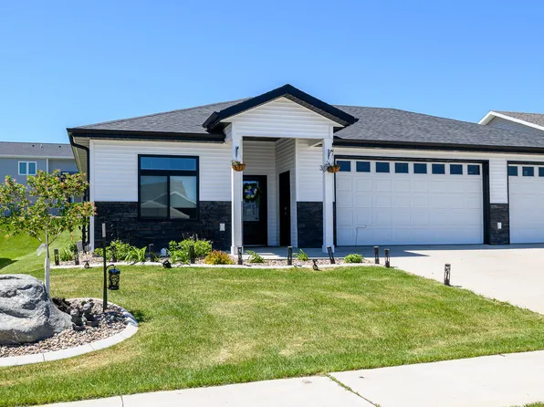 3825 Amari Loop NW, Mandan, ND 58554