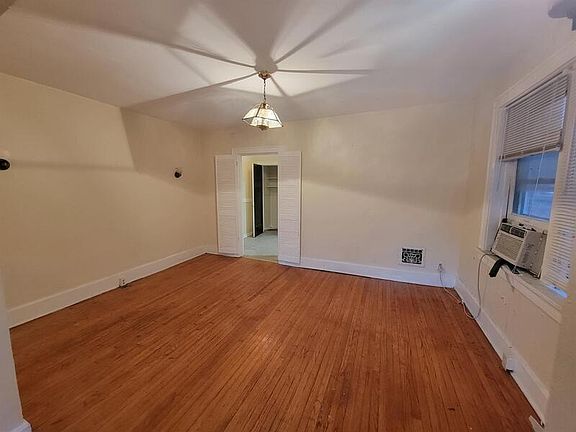 4th image of 6134 S Grand Blvd APT 1S