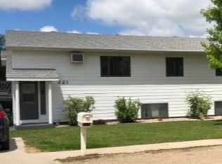 321 13th St SE, Watertown, SD 57201