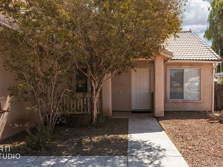 130 Falcon St — Photo 3