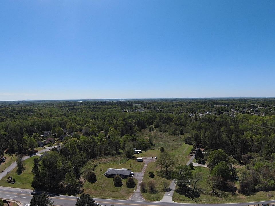 2nd image of 2988 Hamilton Mill Rd