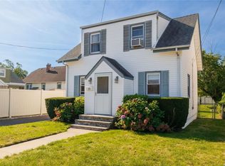 15 Dart St, East Rockaway, NY 11518