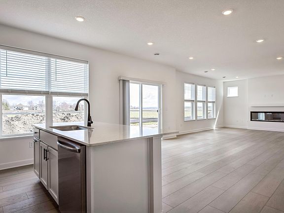 5th image of 2669 Green Ash Ave