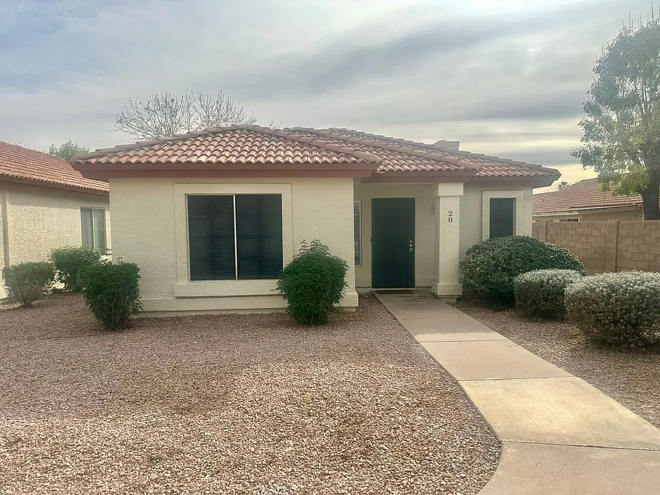 1120 N Val Vista Dr #28