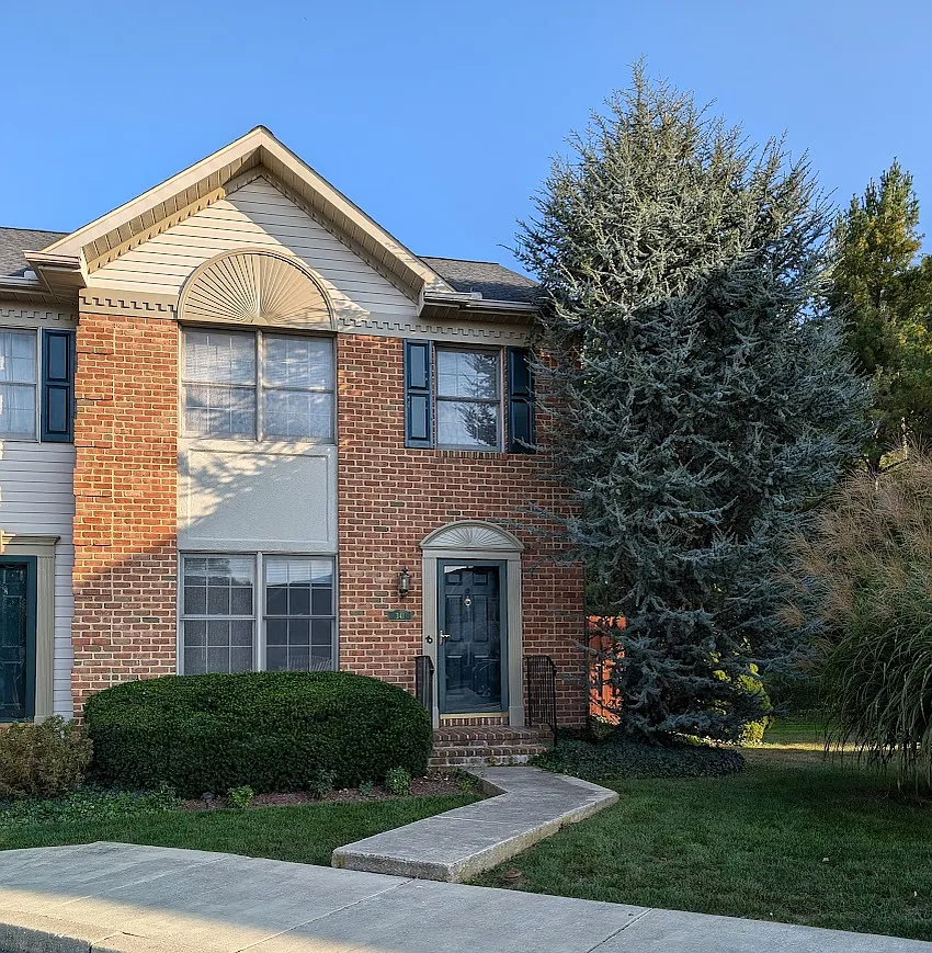 341 Cobblestone Ln photo 1