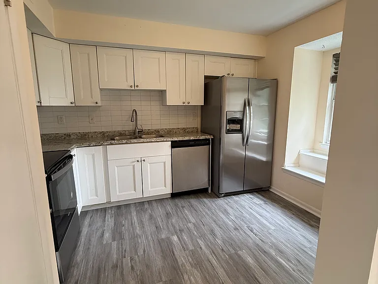 717 Tilden Pl — Photo 2