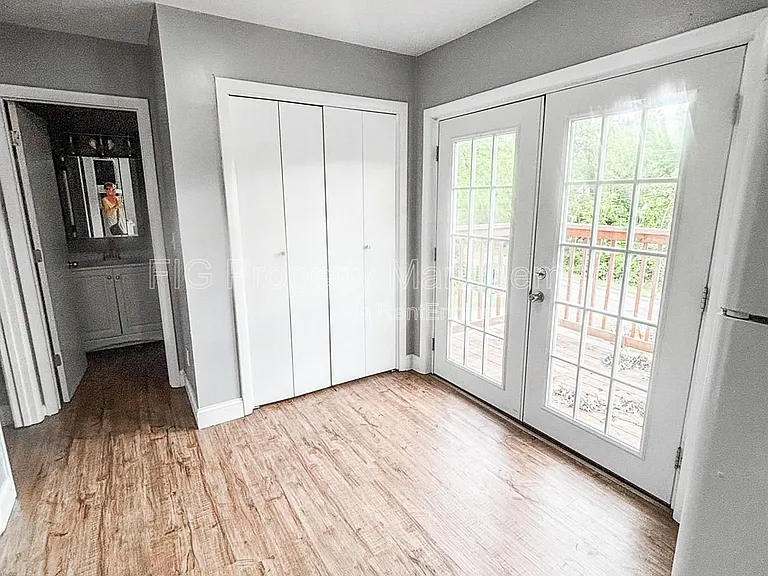 1433 Stratford Rd #6 — Photo 5