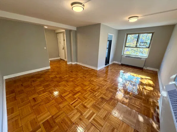 (undisclosed Address), Fresh Meadows, NY 11365