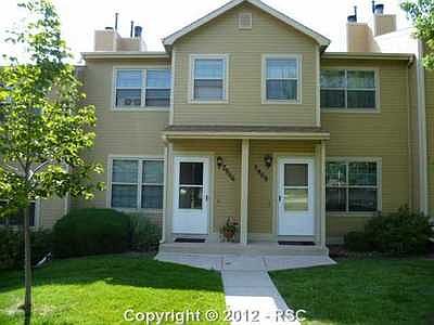 Beautifully Maintained Exterior home in a great location.