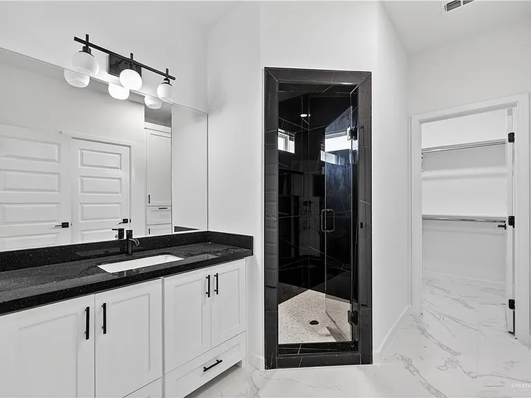 12504 N 39th St #4 — Photo 9