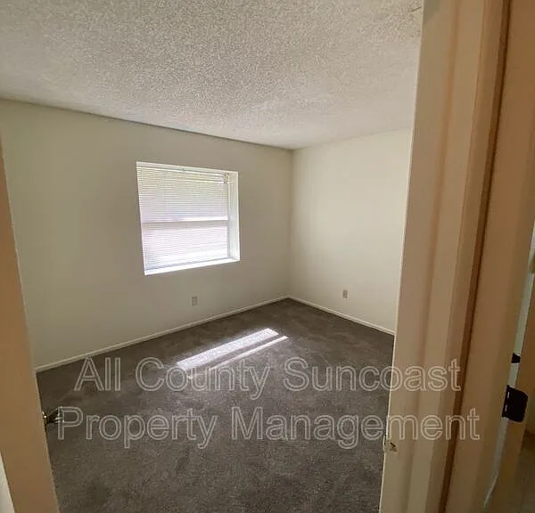 519 Curlew Pl E — Photo 4