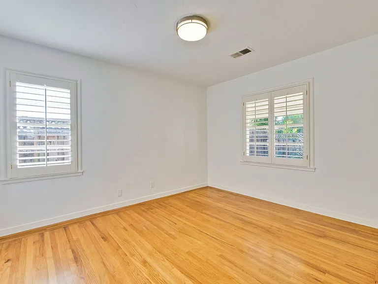 2990 Cowper St — Photo 25