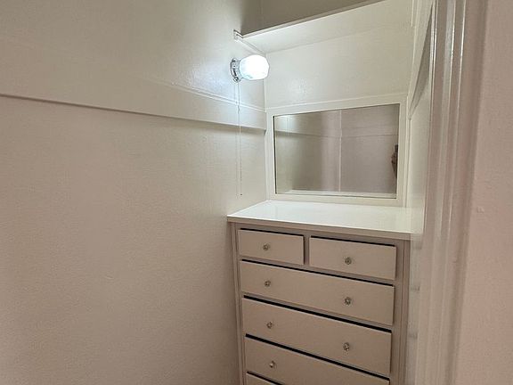 5th image of 1806 Walnut St #8