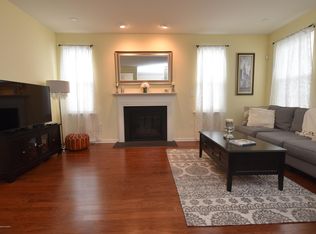 1 Karrich Ct, Old Bridge, NJ 08857