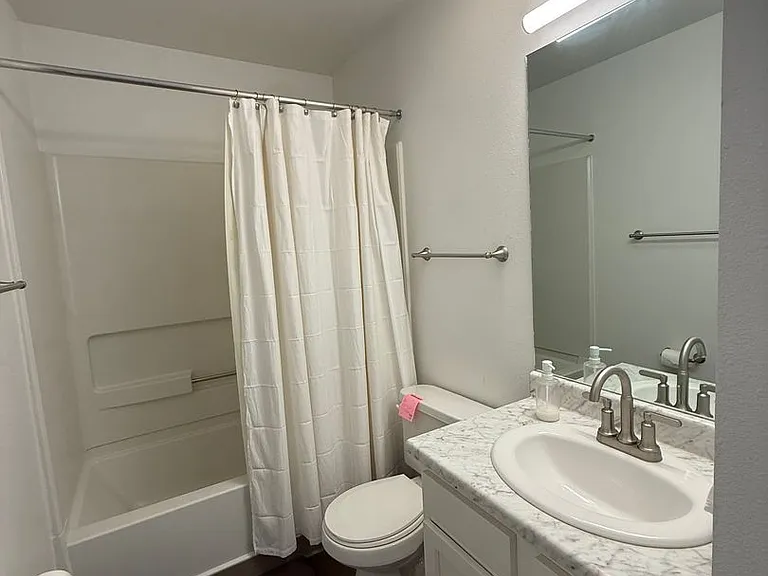 350 S Estes St #B — Photo 15