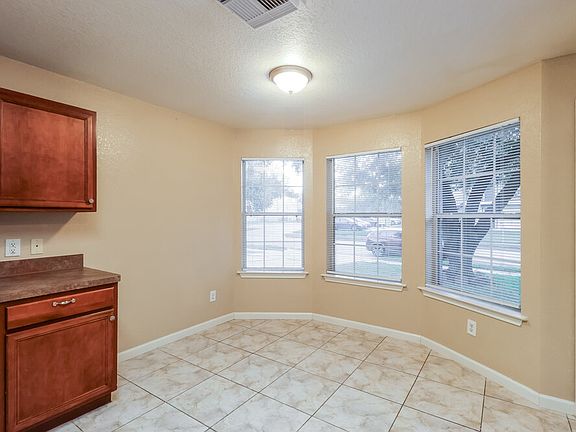 5th image of 15515 Waverly Dr