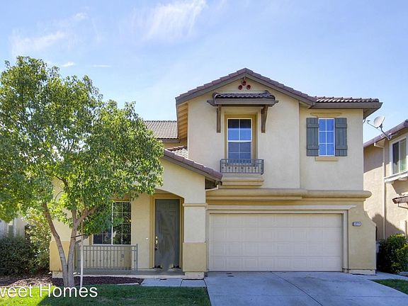 2nd image of 3221 Beretania Way