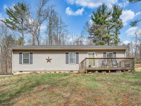 220 Greenwood Ln SE, Copper Hill, VA 24079