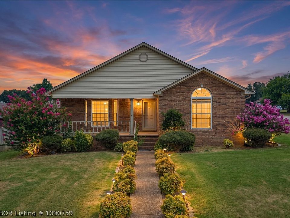 1st image of 304 Mitzi Ln