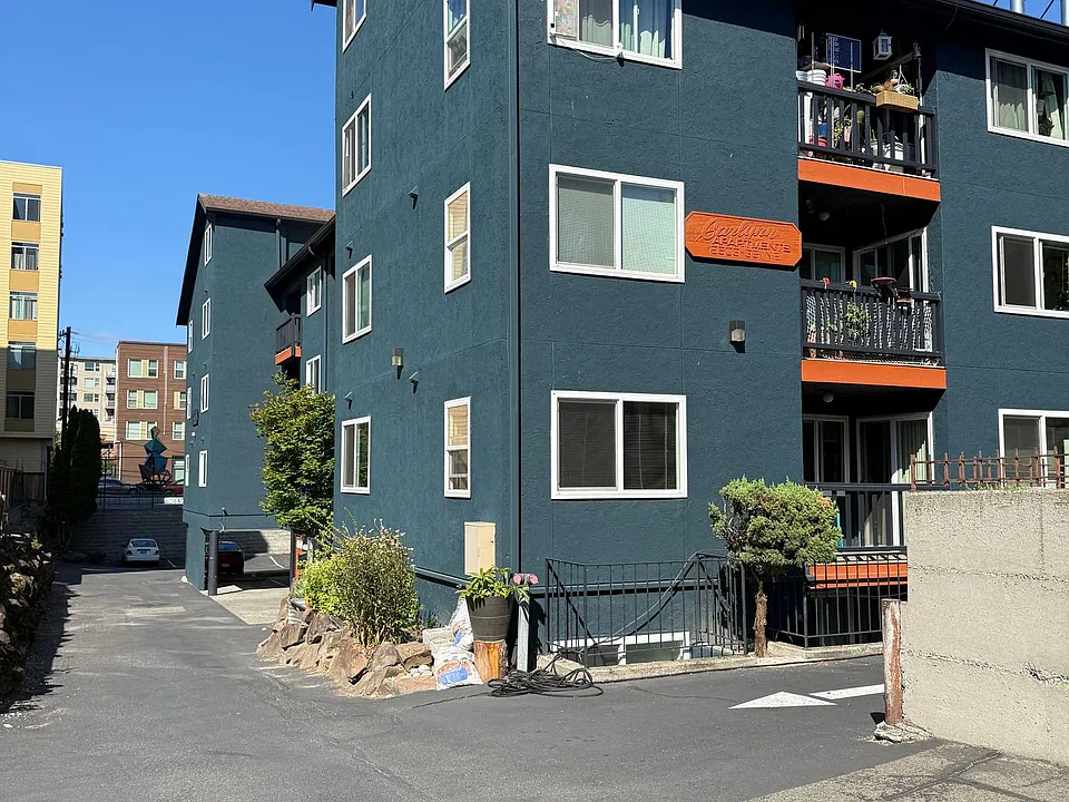 Carlynn Apartments