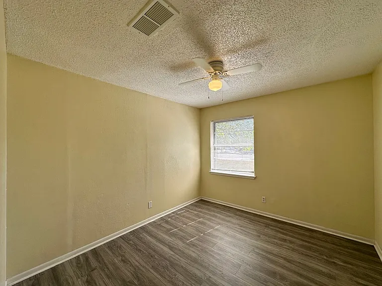 1505 S Ws Young Dr — Photo 16