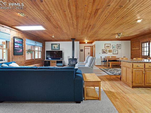 5th image of 2285 La Mesa Dr
