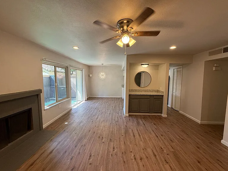 3701 Colonial Dr #201 — Photo 9