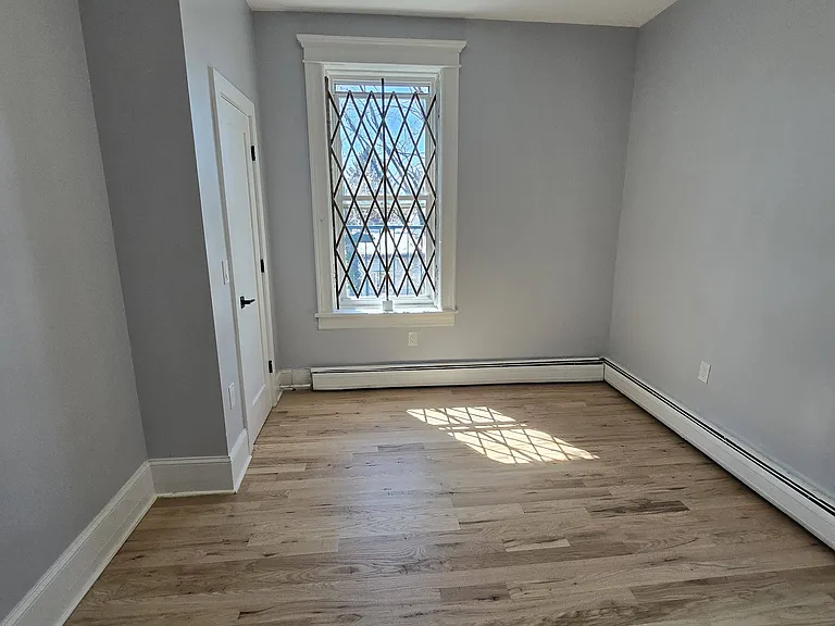 81 Bostwick Ave #3R — Photo 6