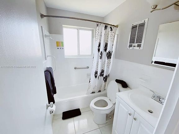 5th image of 822 NE 18th Ave APT 2