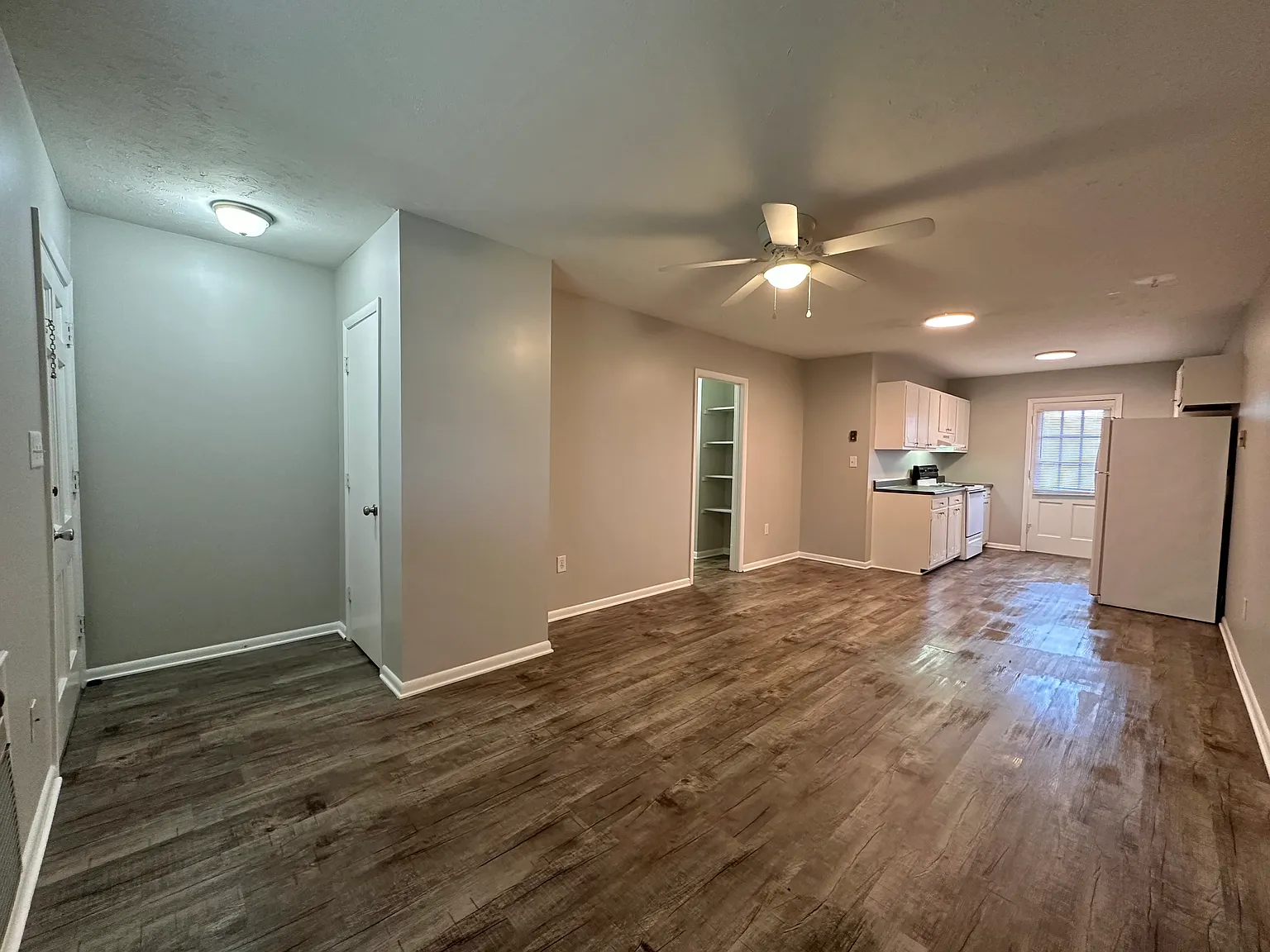 2 bed, 825 sqft, $1,073 — Photo 3