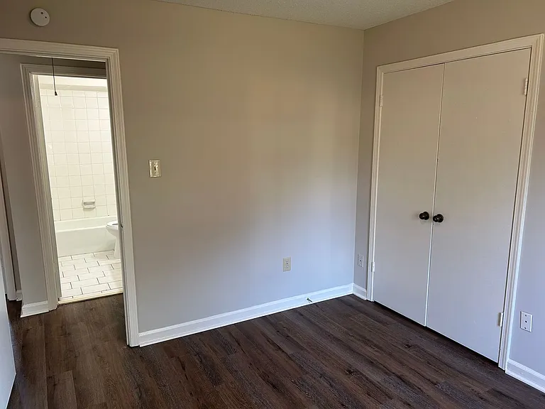 842 Farmington Dr N — Photo 15