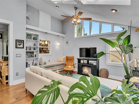 3rd image of 2522 Benton Street