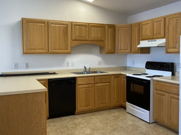 1540 W Pine St APT 407, Baraboo, WI 53913